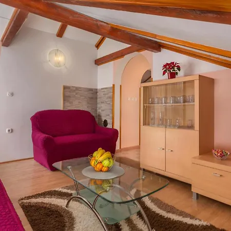 1 Bedroom Lovely In Apartment