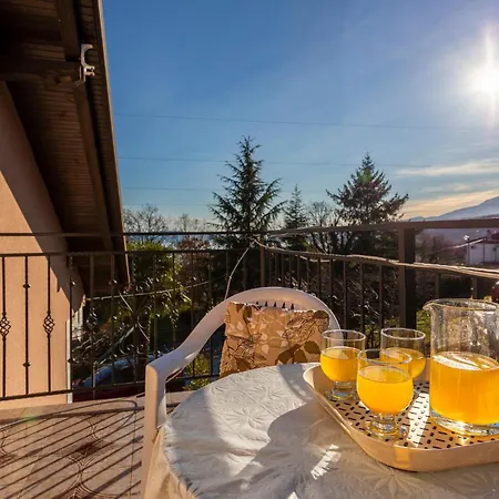 1 Bedroom Lovely In Apartment *