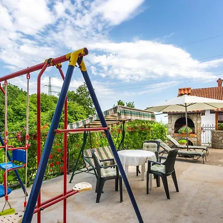 Apartment 1 Bedroom Lovely In *