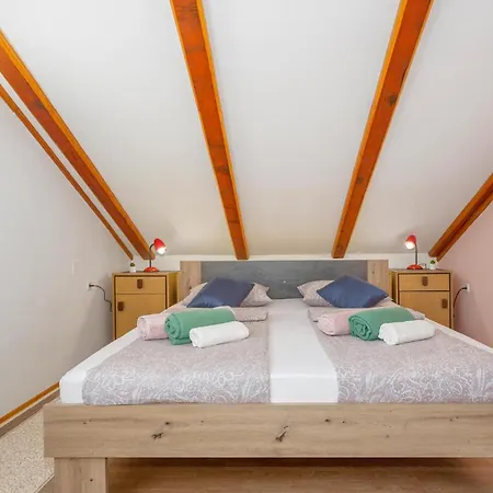 1 Bedroom Lovely In *