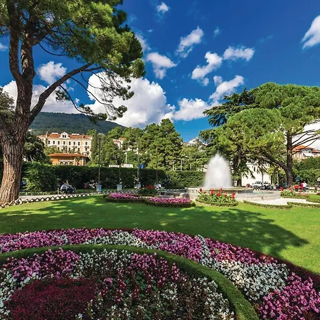 1 Bedroom Lovely In Apartment